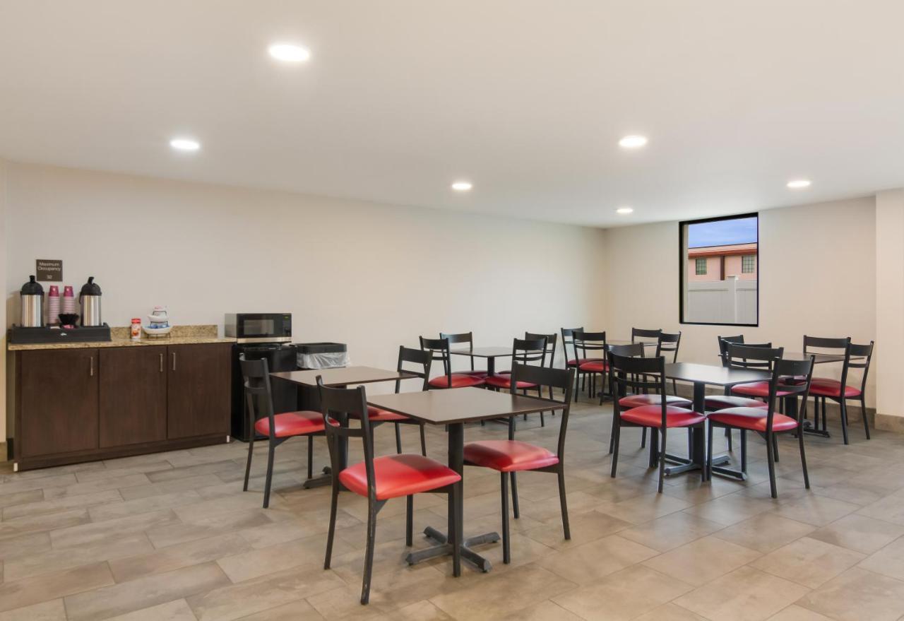 Red Roof Inn Chester Exterior photo